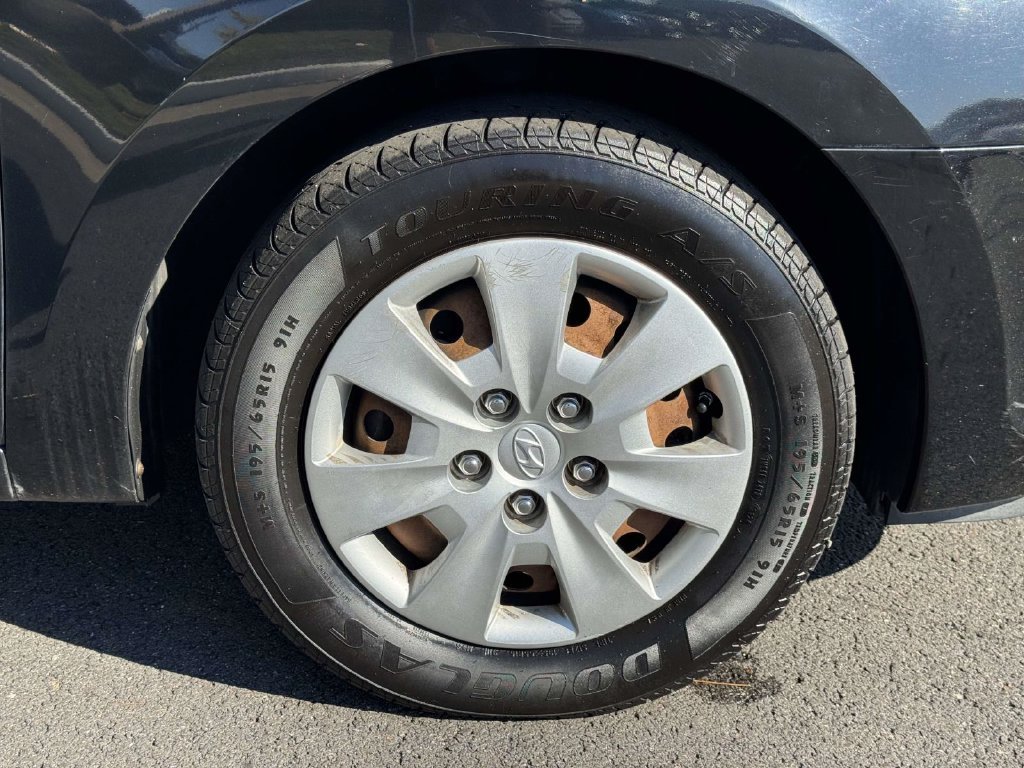 Used 2012 Black Hyundai GLS image 26