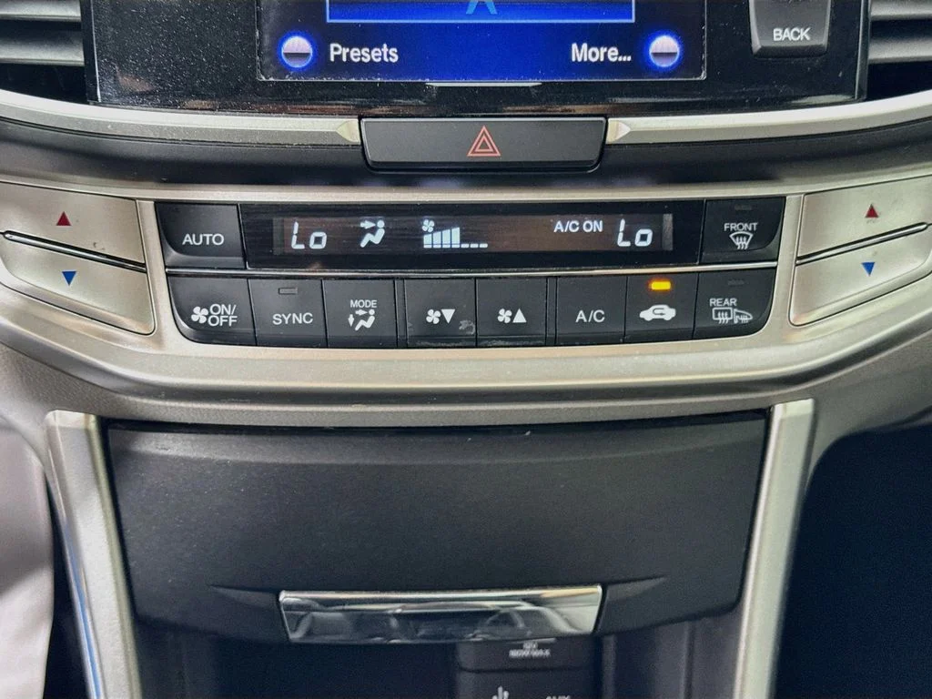 Used 2014 Silver Honda EX-L image 18
