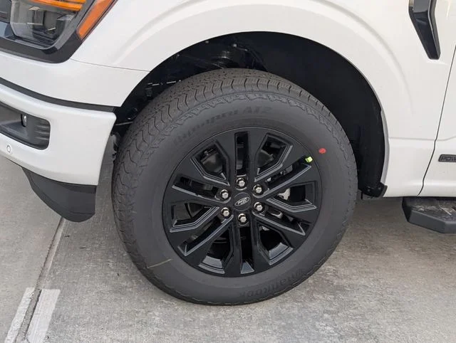 New 2026 Oxford White Ford XLT image 4
