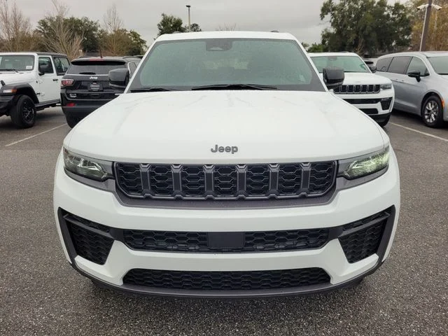 New 2026 Bright White Clear-Coat Exterior Paint Jeep Altitude image 18