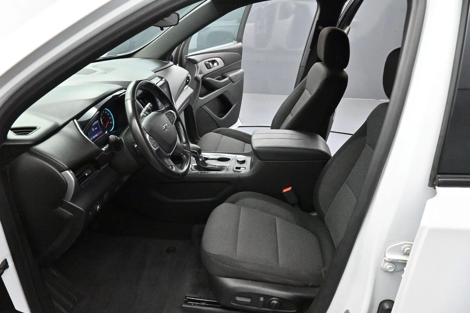 Used 2022 Summit White Chevrolet LT Cloth image 12