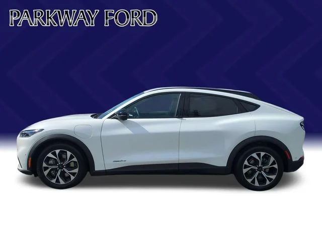 Used 2024 White Ford Select image 2