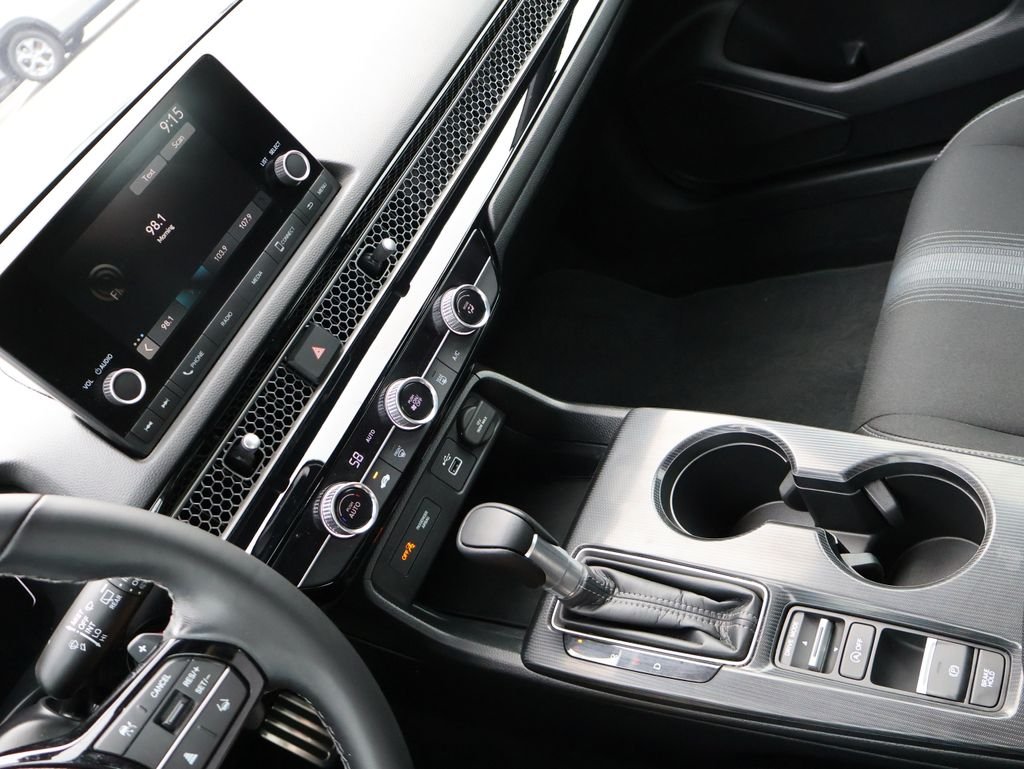 Used 2024  Honda Sport image 18