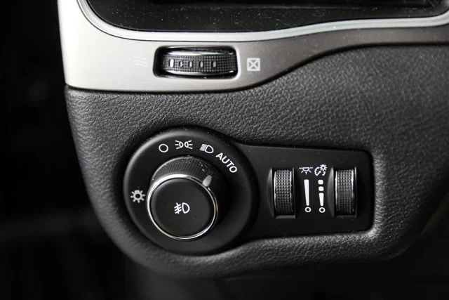 Used 2019 Black Jeep Latitude Plus image 13