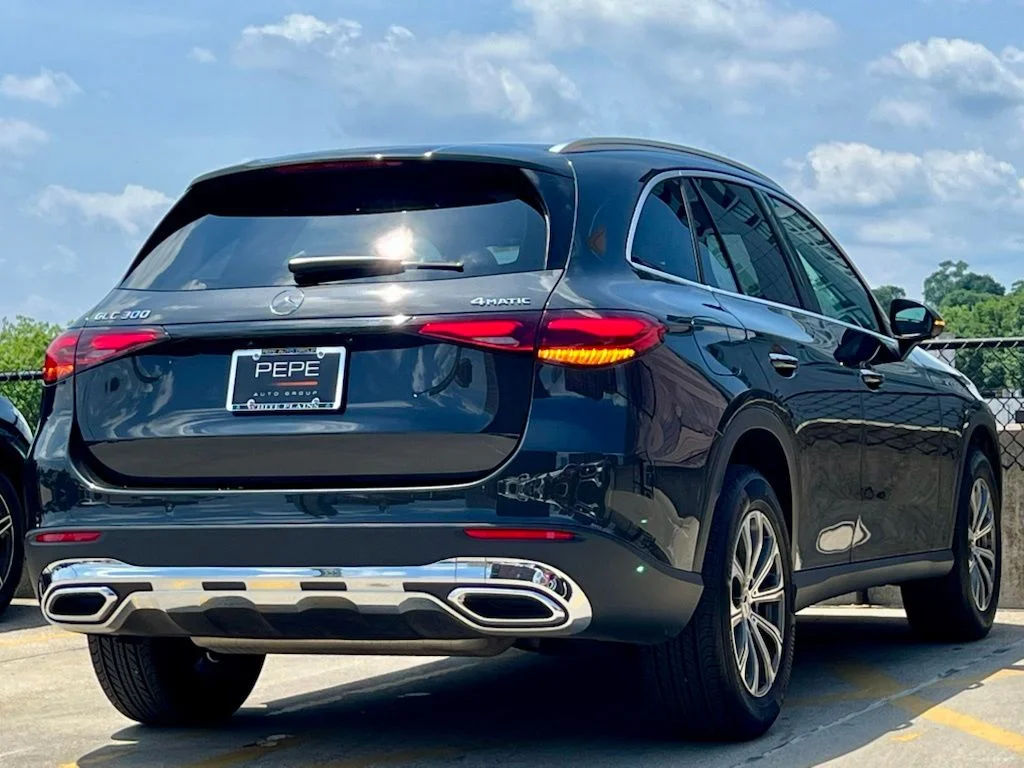 Certified Used 2026  Mercedes-Benz GLC 300 image 8