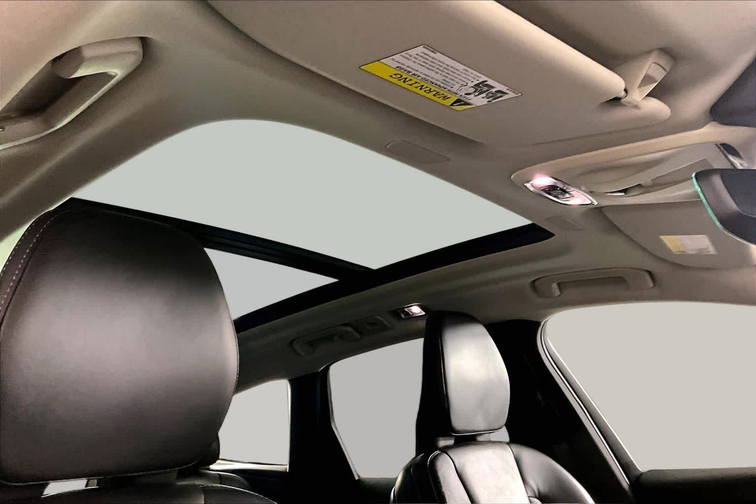 Used 2021 Bright Silver Metallic Volvo Inscription image 14