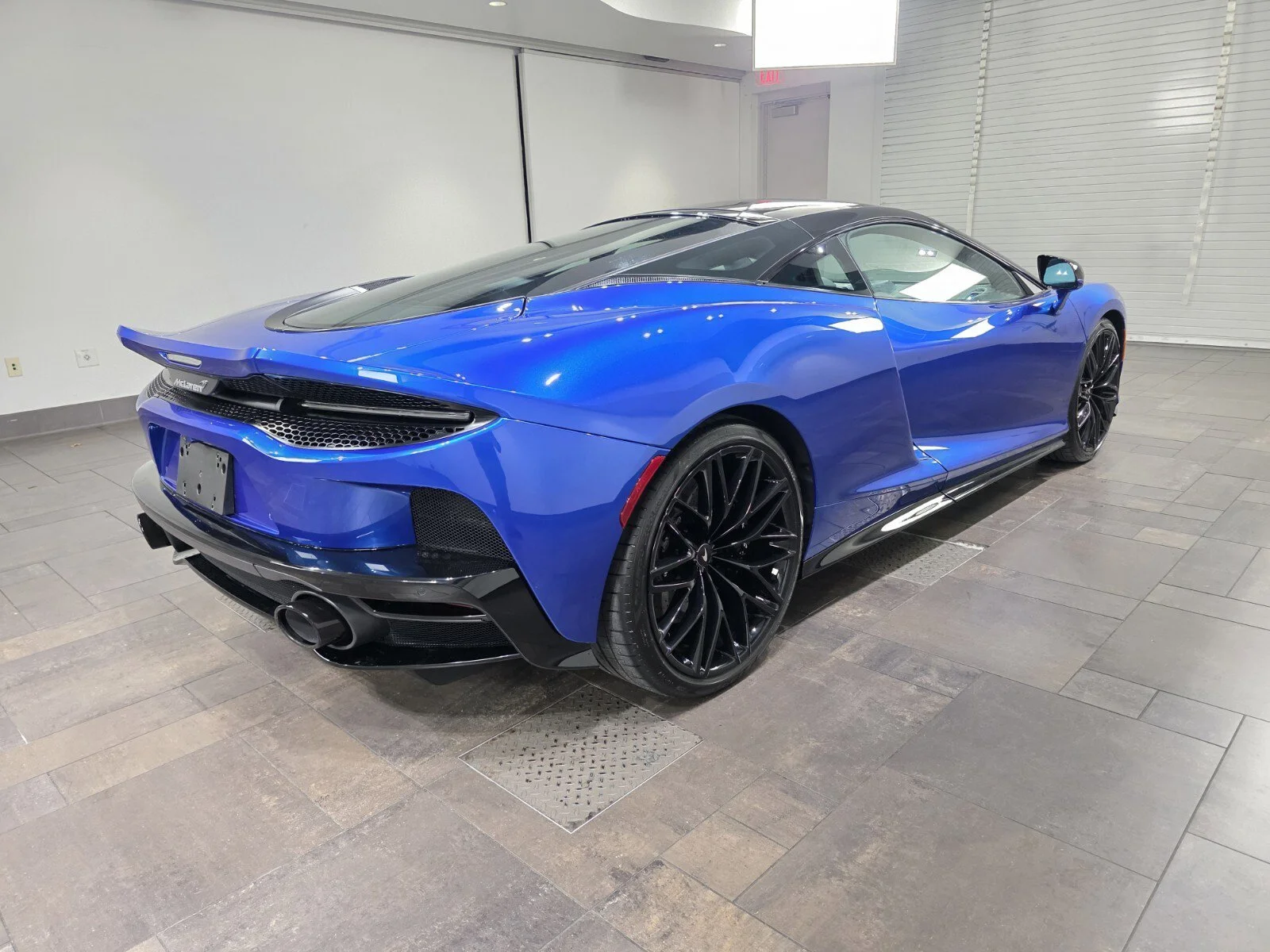 Used 2023 MSO Volcano Blue McLaren  image 24