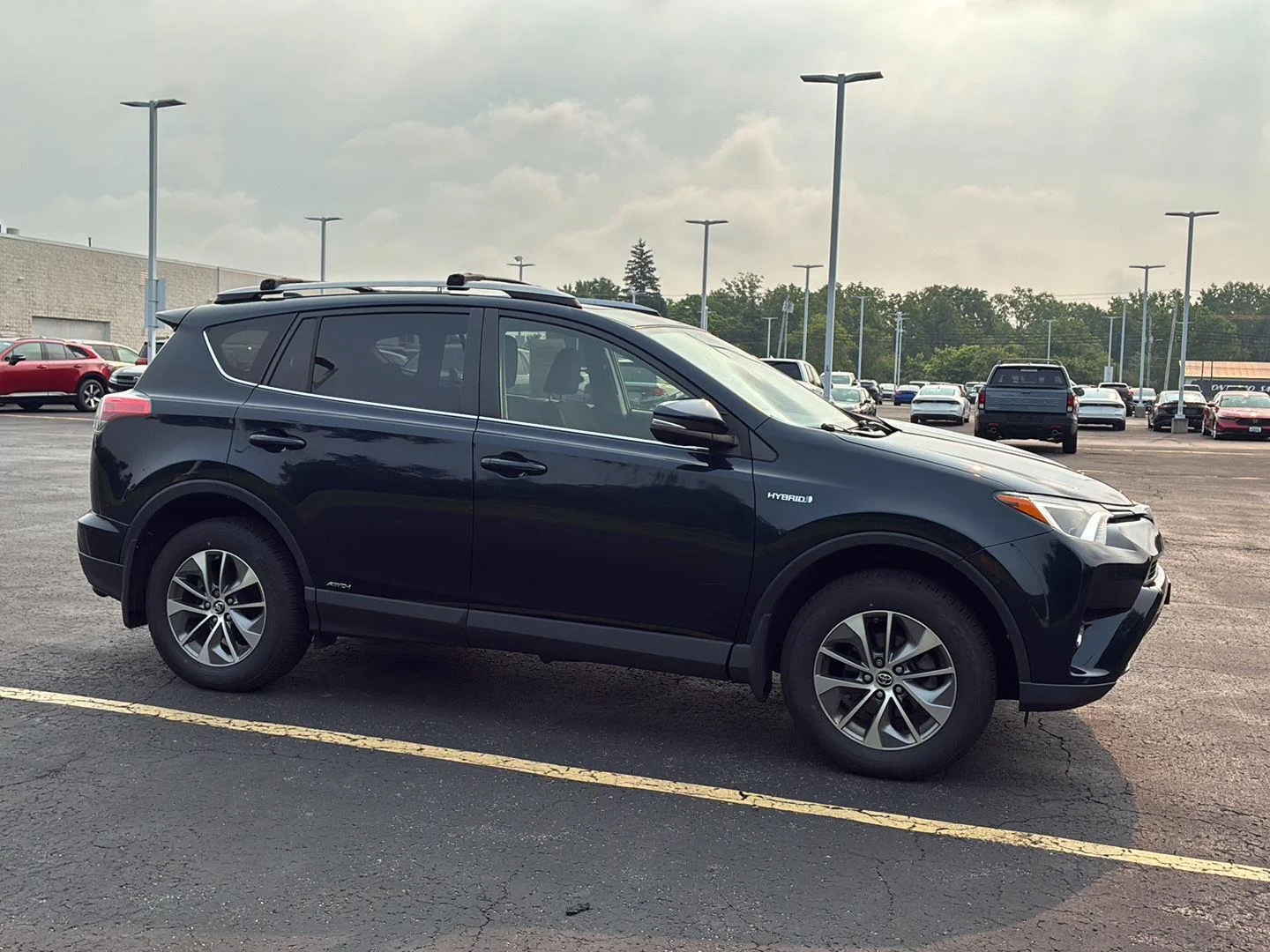 Used 2017 Galactic Aqua Mica Toyota XLE image 15