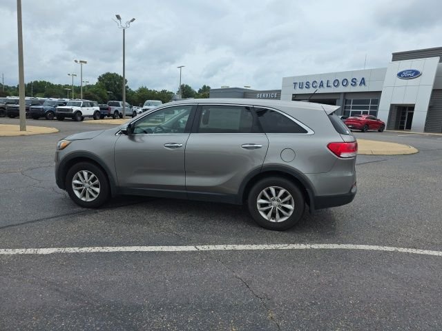 Used 2017 Silver Kia L image 6