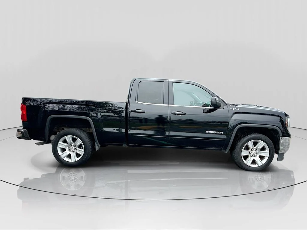 Used 2018 Black GMC SLE image 8