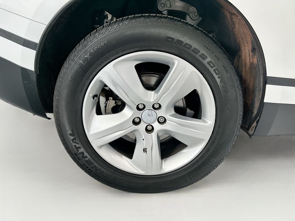 Certified Used 2026 Fuji White Land Rover S image 32