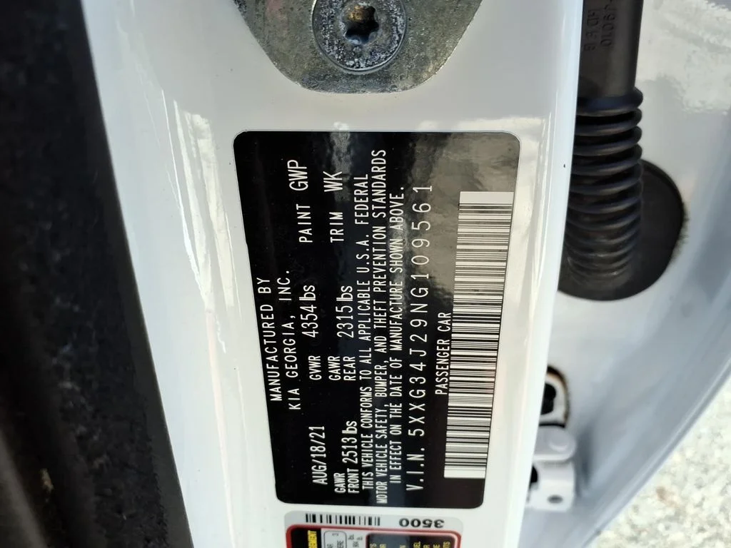 Used 2022 White Pearl Kia EX image 19