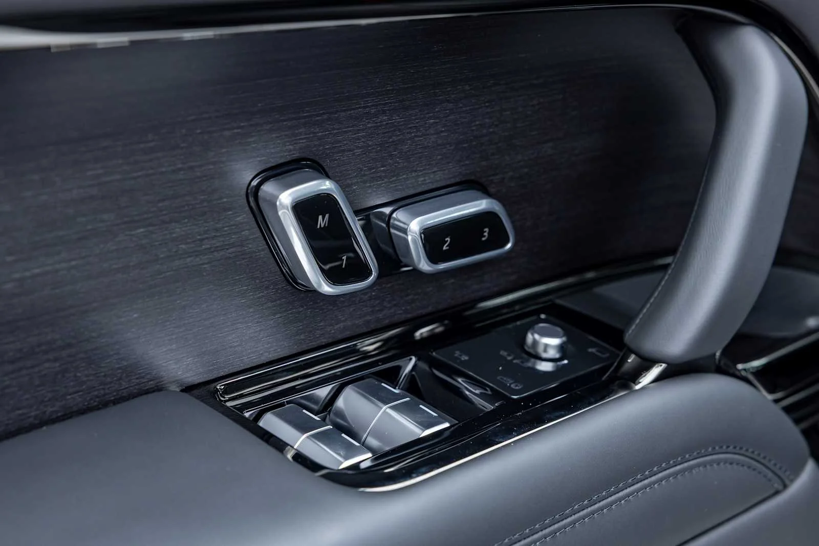 2026 Land Rover Range Rover SV - Photo 12