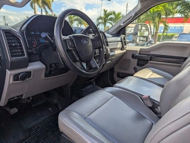 Used 2018  Ford XL image 10