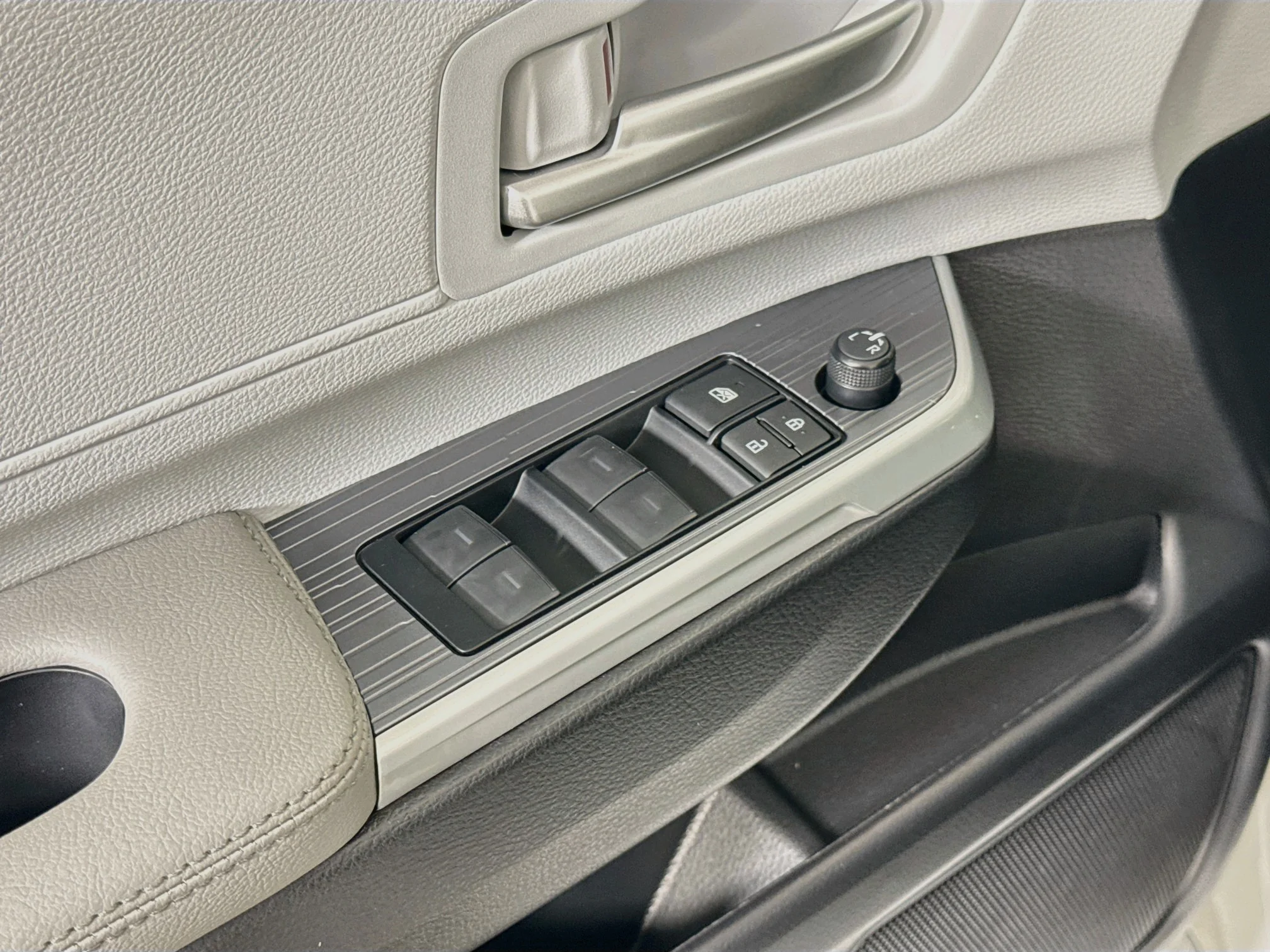 New 2026 Wind Chill Pearl Toyota XLE image 11