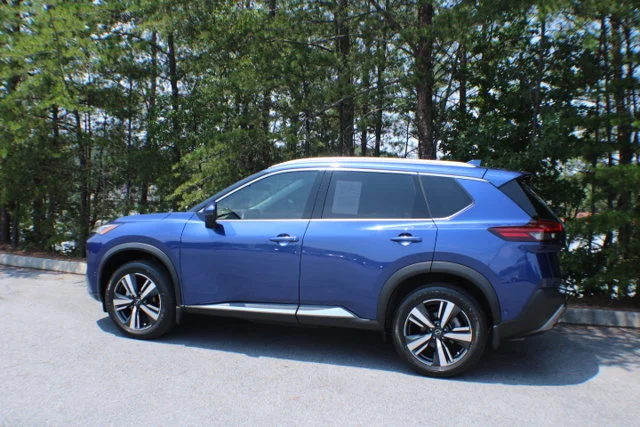 Used 2023 Caspian Blue Metallic Nissan SL image 3