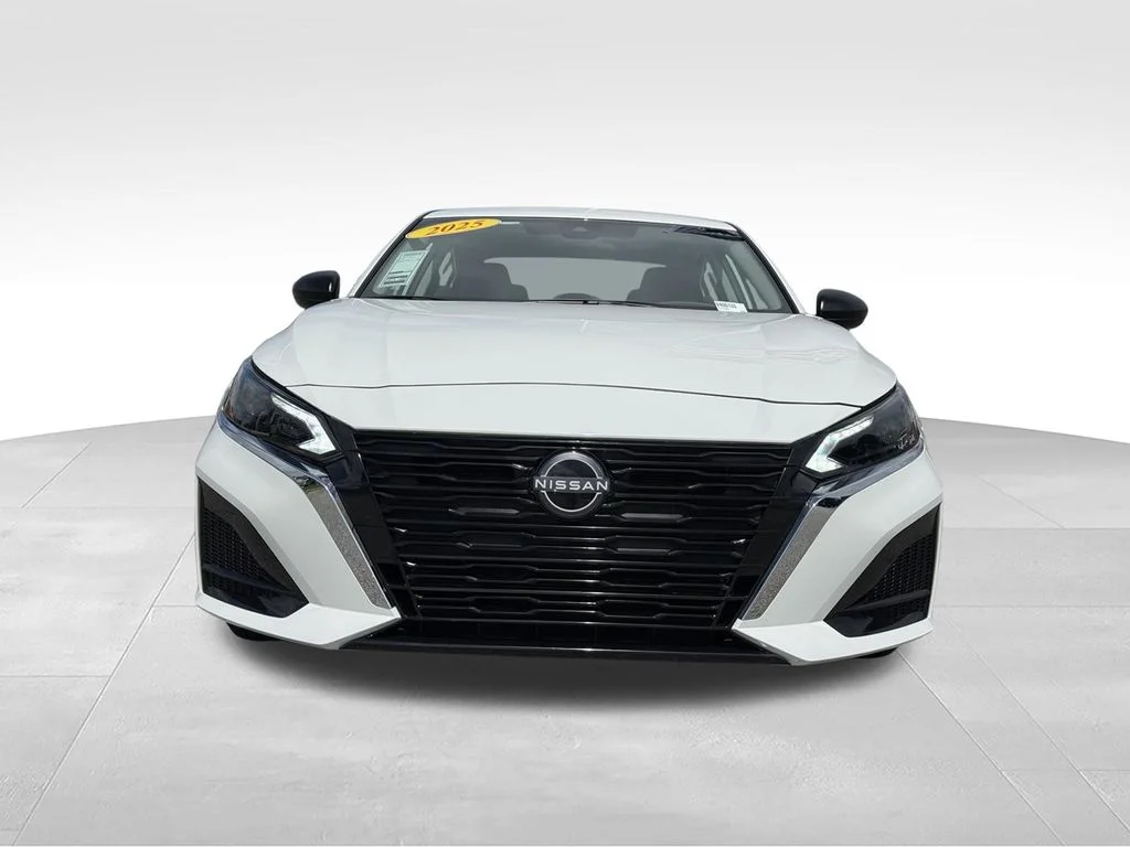 Used 2025 White Nissan 2.5 SV image 27