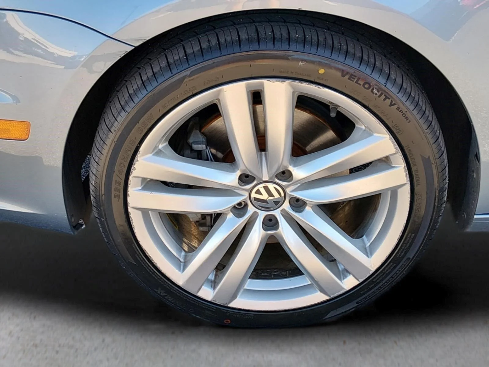 Used 2012 Horizon Blue Metallic Volkswagen Executive image 11