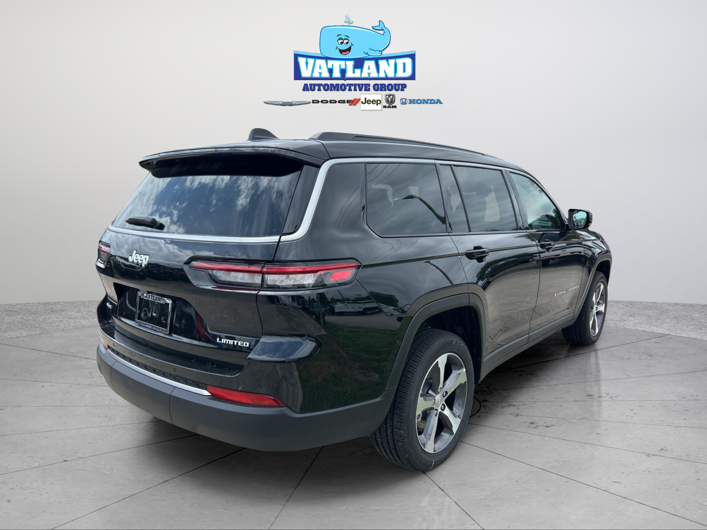 New 2026 Diamond Black Crystal Pearl-Coat Exterior Paint Jeep Limited image 5