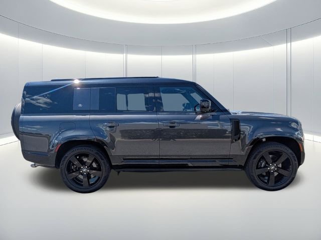Used 2024  Land Rover V8 image 7