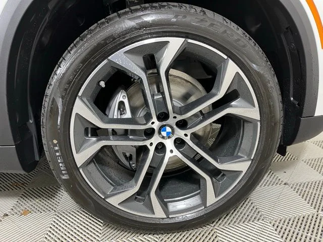 New 2026 Alpine White BMW xDrive40i image 24