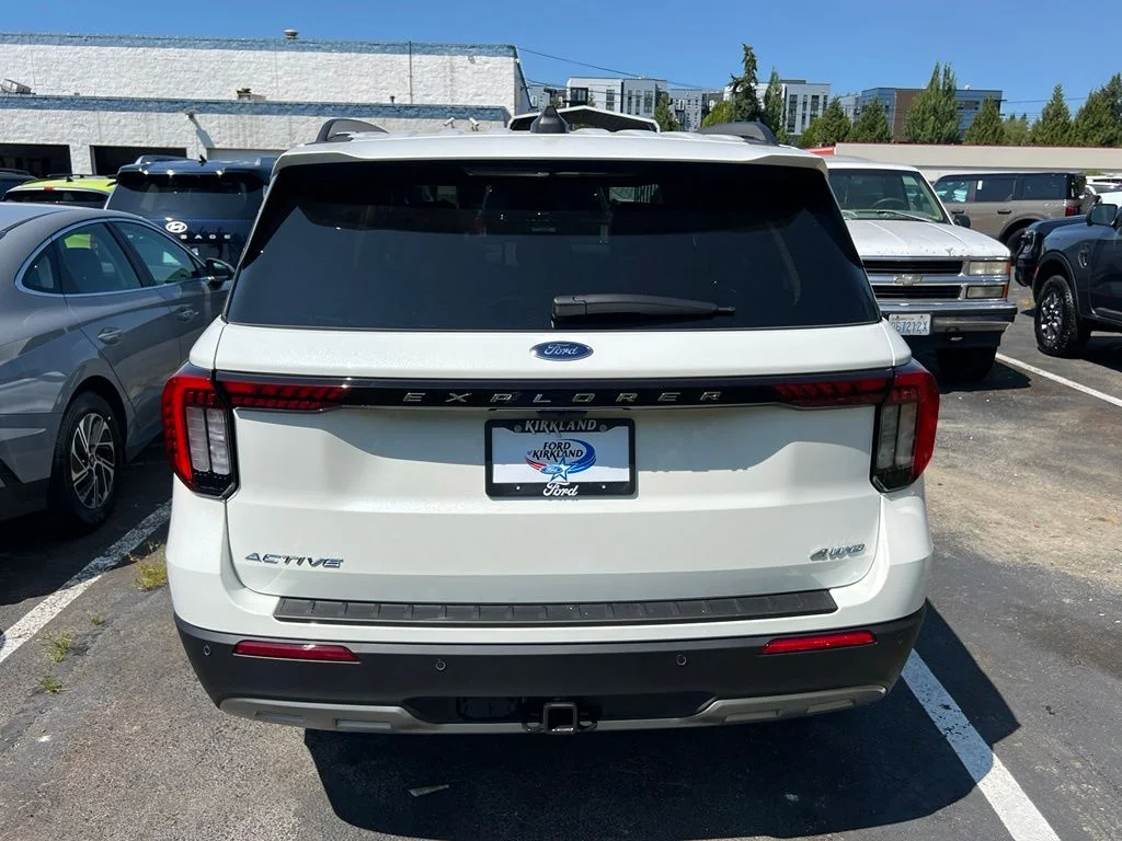 New 2026 Star White Metallic Tri-Coat Ford Active image 8