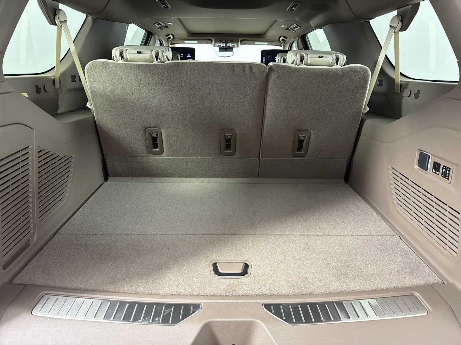 2026 GMC Yukon XL Denali - Photo 18