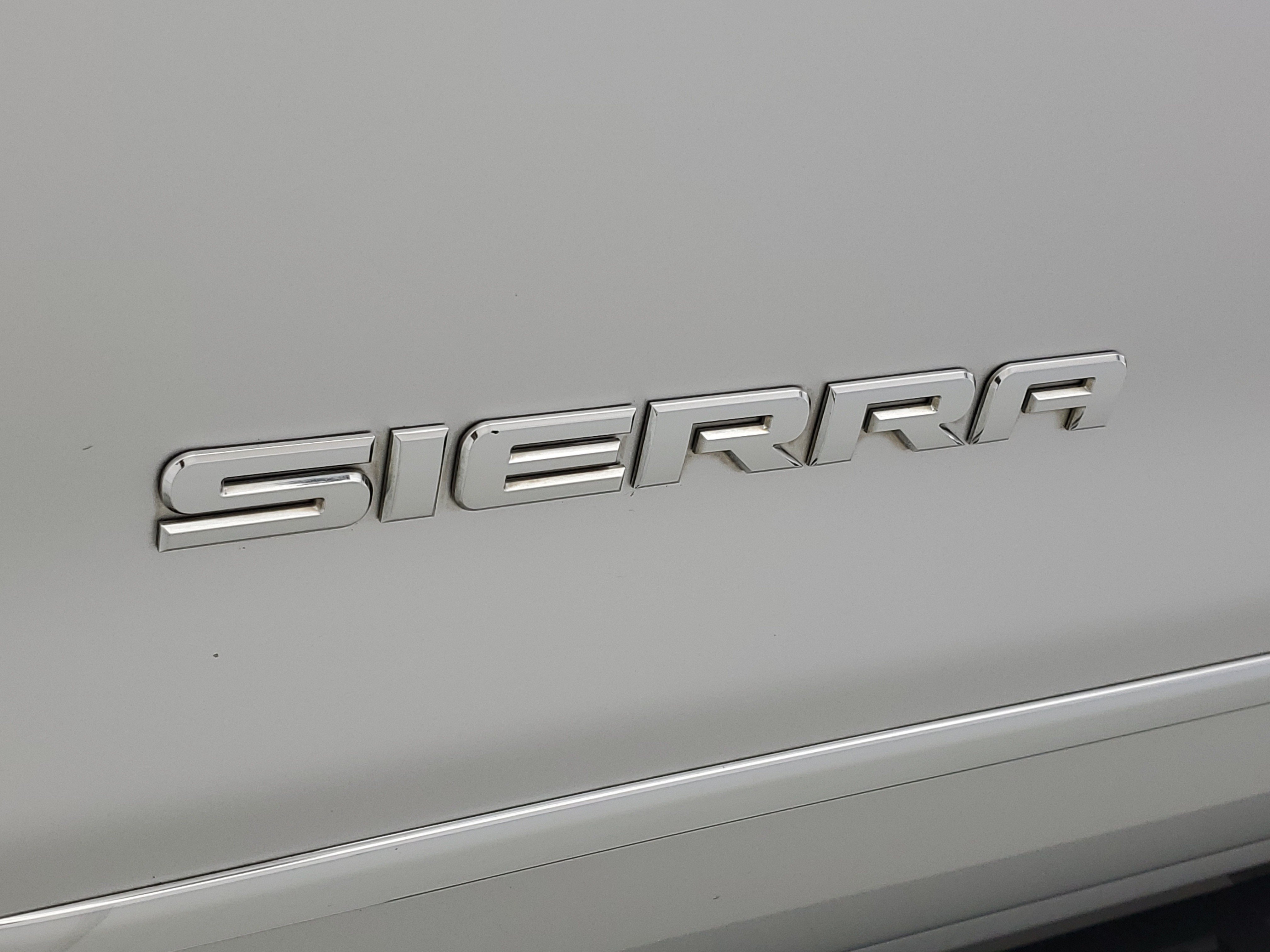 Used 2018 Quicksilver Metallic GMC SLT image 8