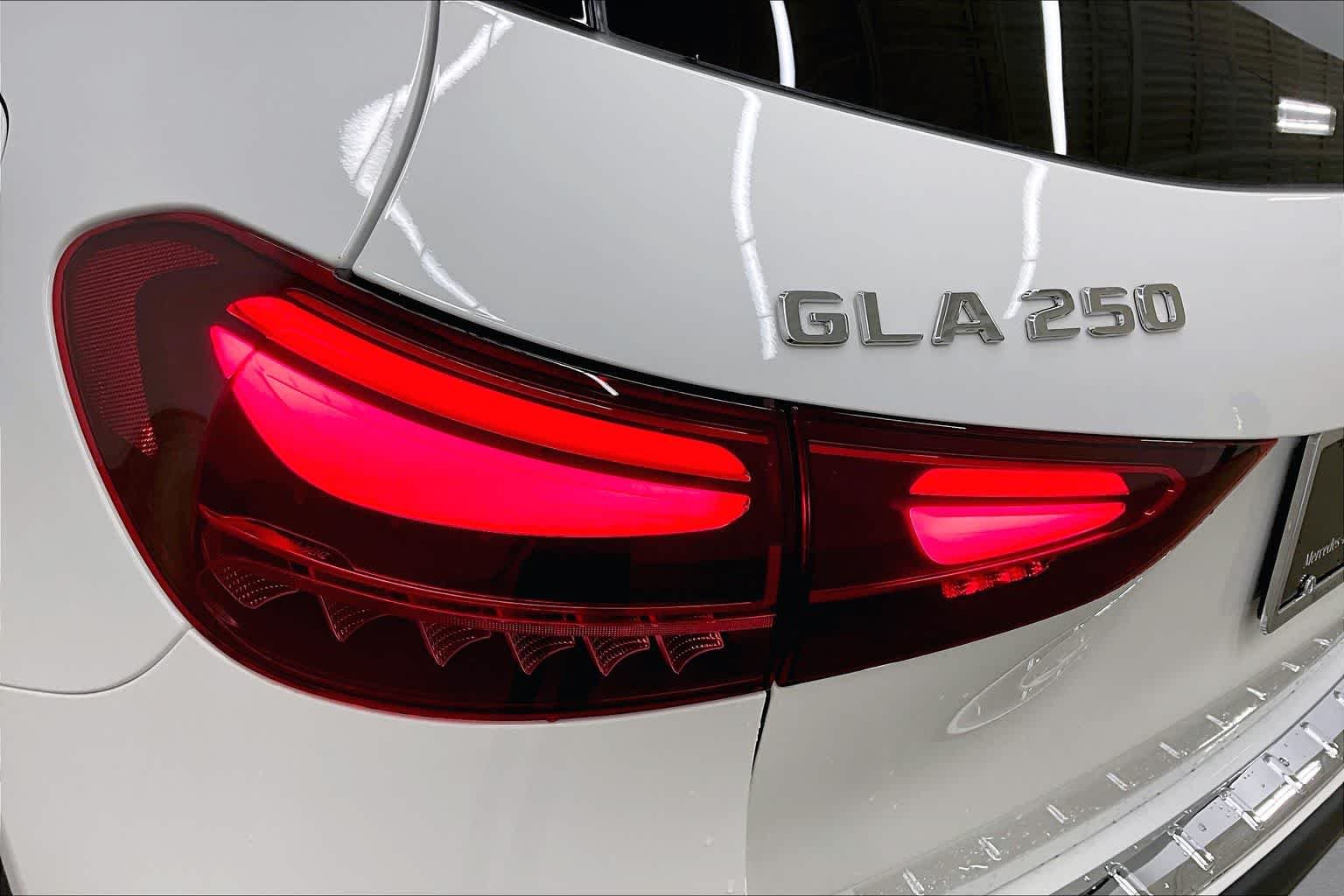 New 2026 Polar White Mercedes-Benz GLA 250 image 14