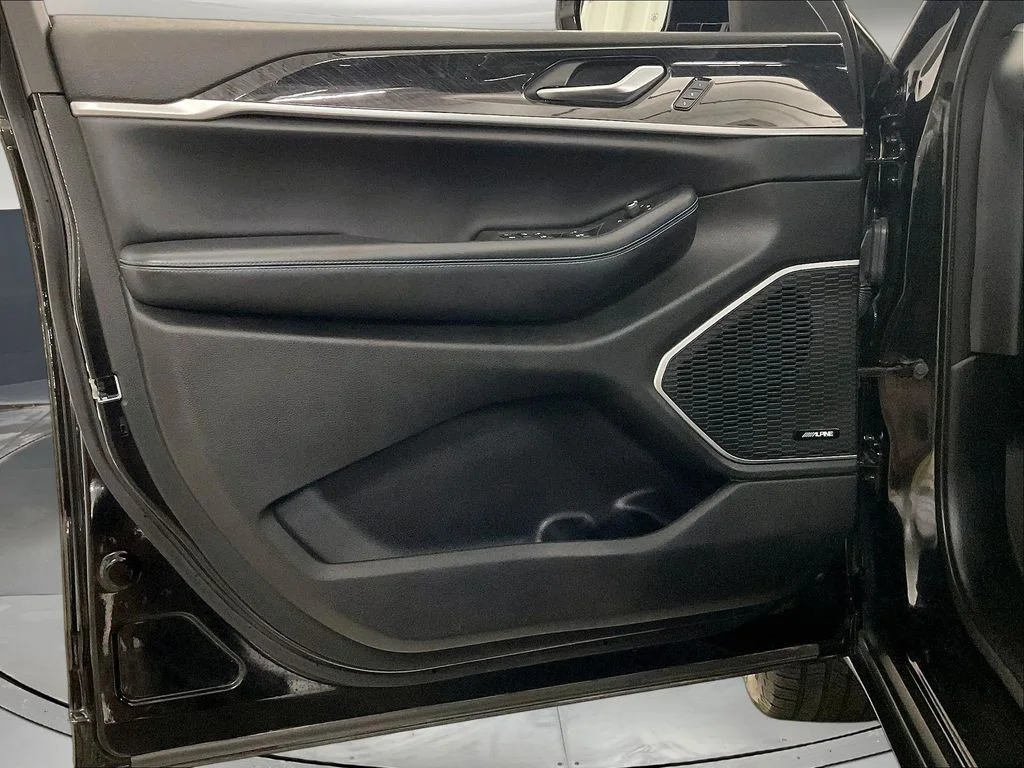 Used 2023 Black Jeep Trailhawk 4xe image 27