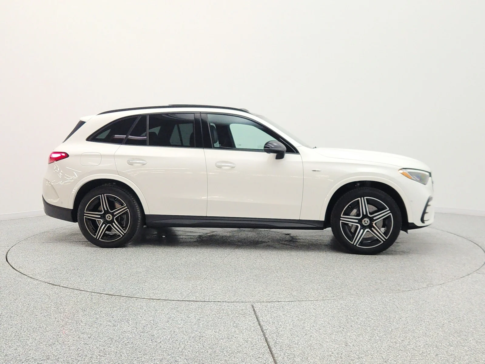 Certified Used 2025 Polar White Mercedes-Benz GLC 350e 4MATIC® SUV image 4