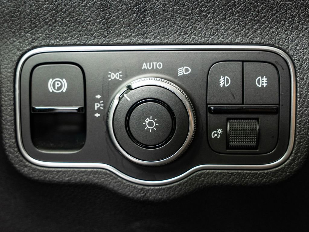 Used 2024 Polar White Mercedes-Benz GLB 250 image 26