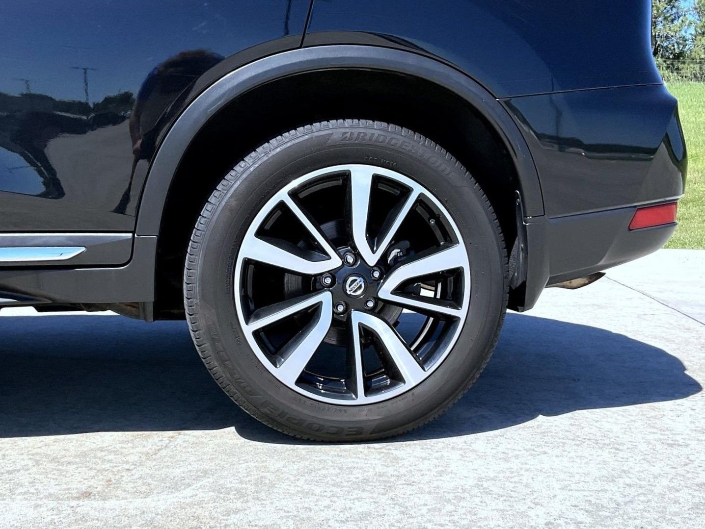 Used 2020 Black Nissan SL image 23