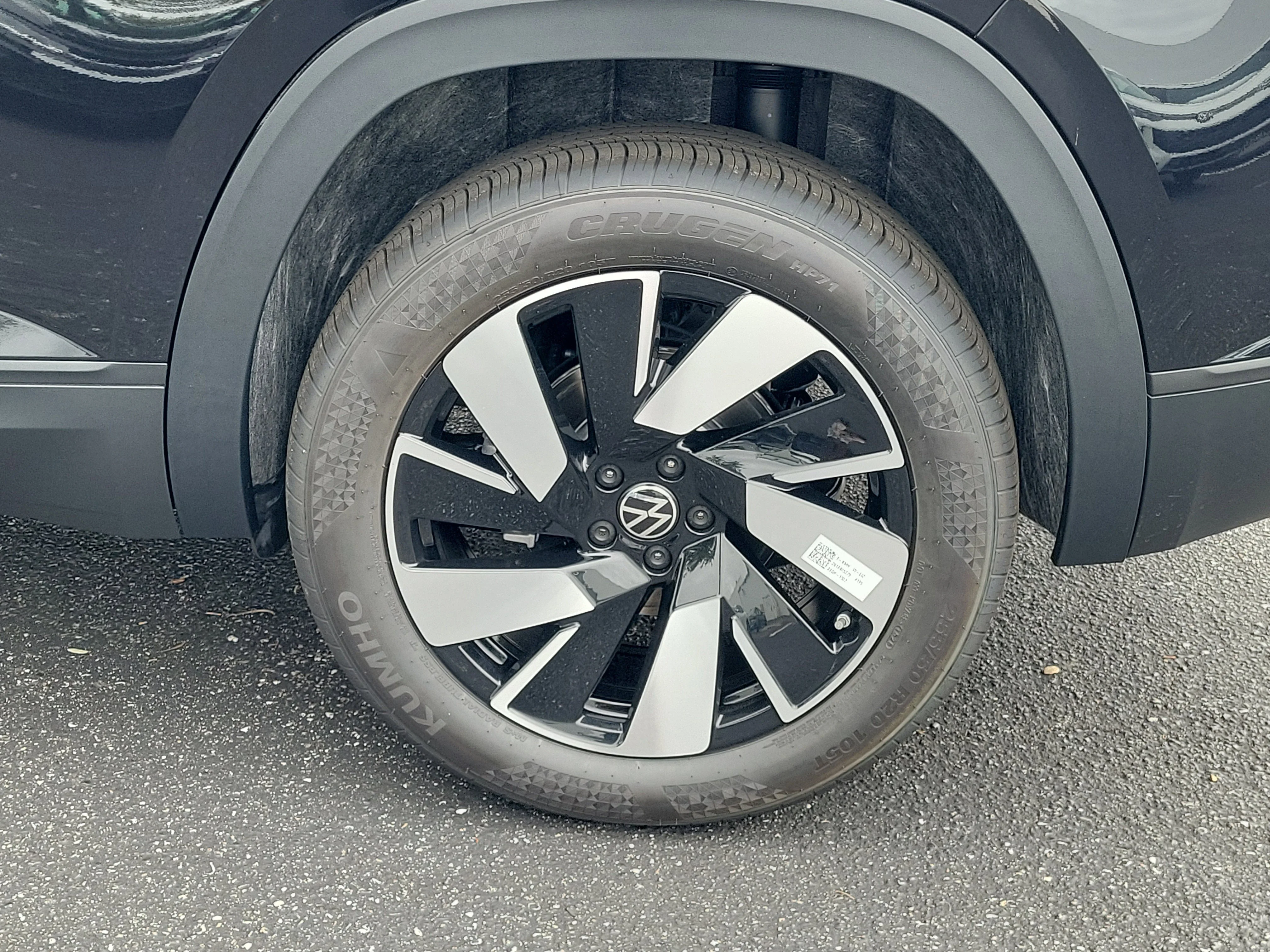 New 2026 Black Volkswagen 2.0T SE w/Technology image 31