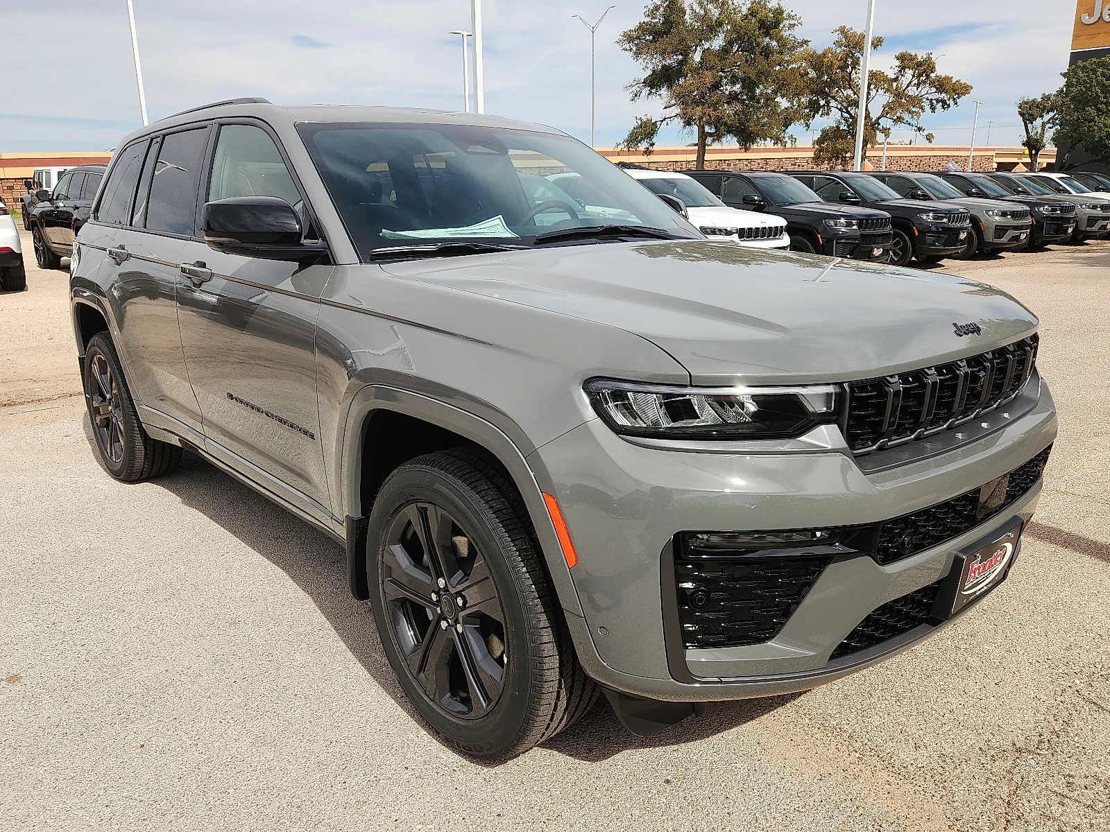 New 2027 Sting-Gray Clear-Coat Paint Jeep LIMITED RESERVE 4X4 image 6
