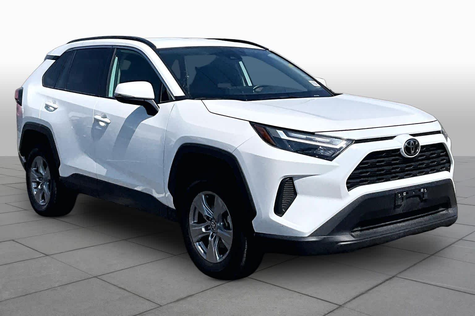 Used 2025 Ice Cap Toyota XLE image 3