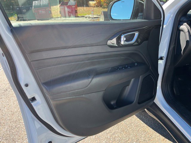 Used 2026 Bright White Clearcoat Jeep Latitude Altitude image 10
