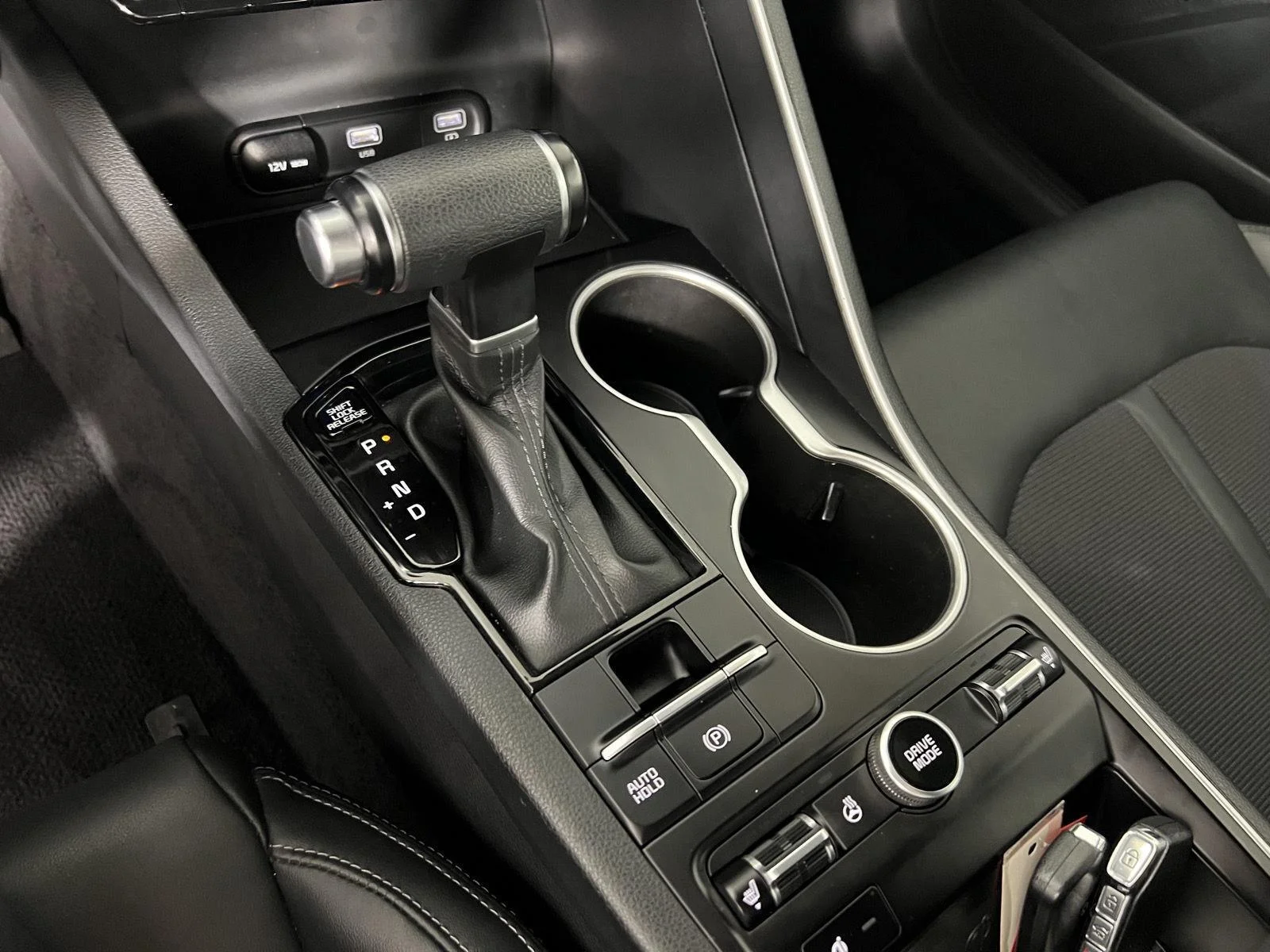 Used 2024 Glacial White Pearl Kia GT-Line image 11
