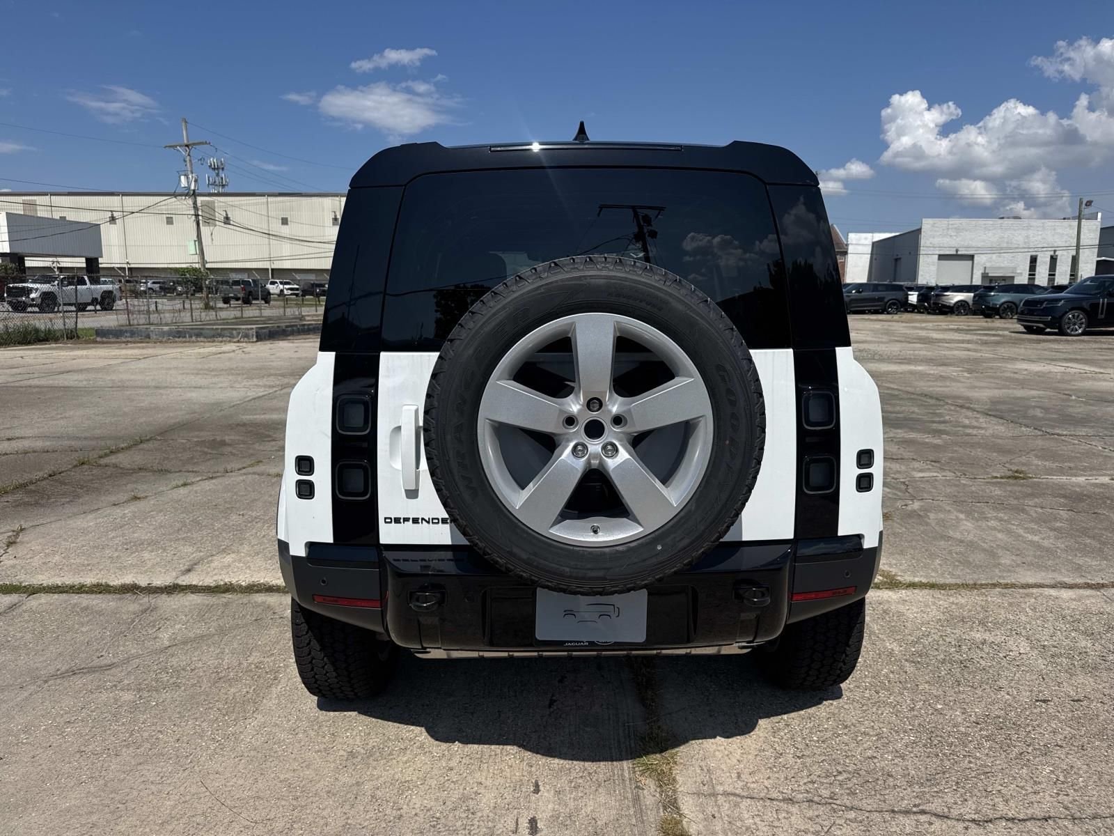 New 2026 Fuji White Land Rover S image 6