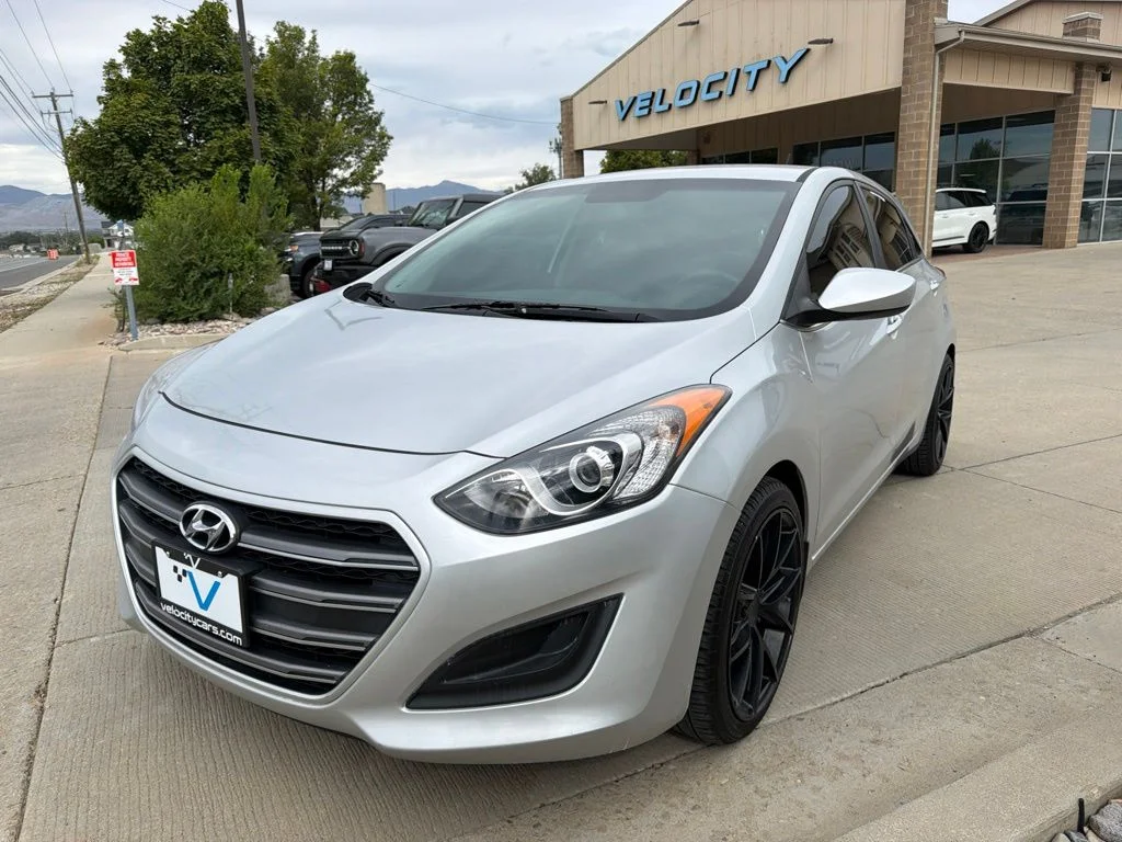 Used 2016 Silver Hyundai Base image 3