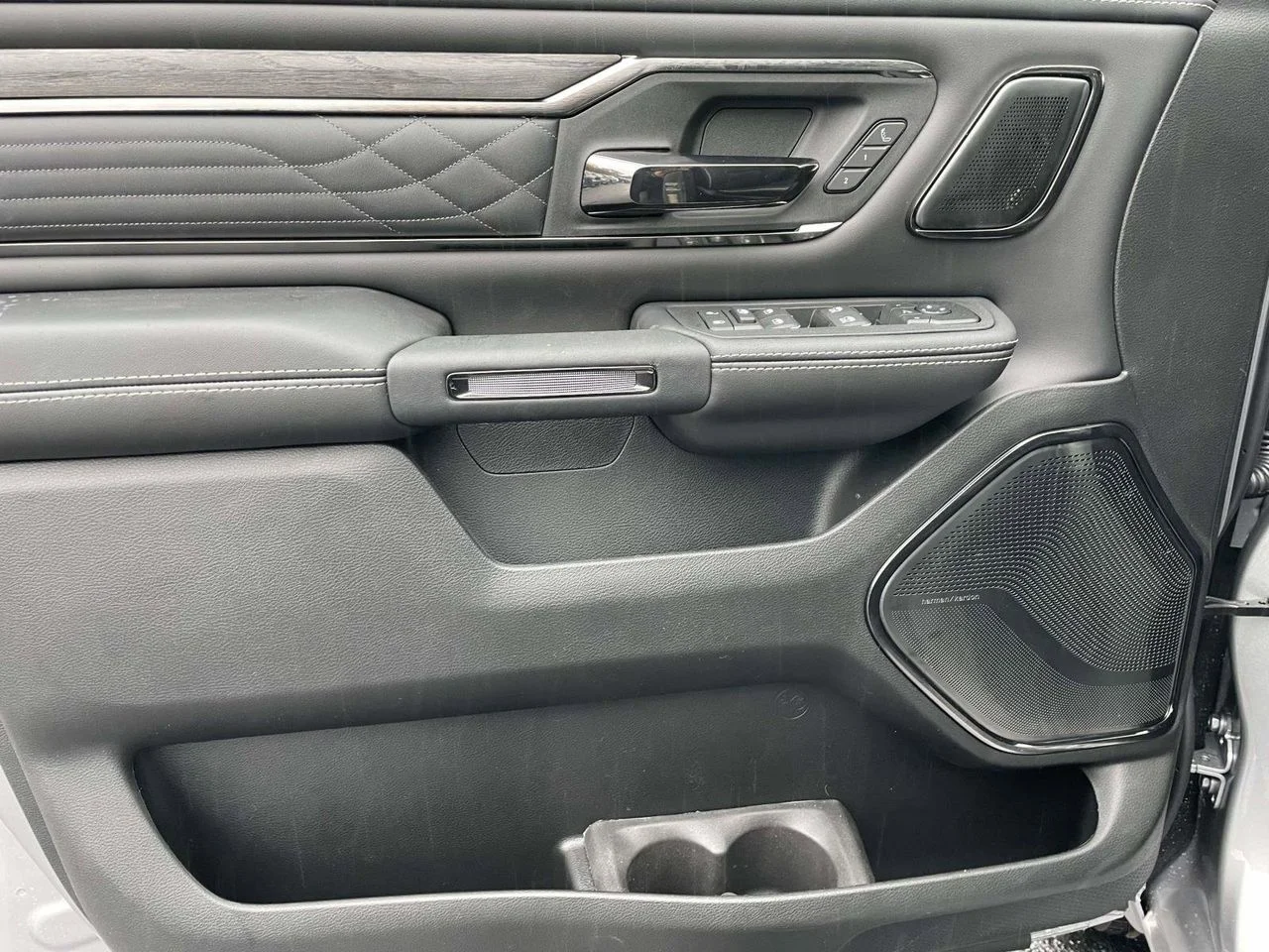 New 2026 Billet Silver Metallic Clear-Coat Exterior Paint RAM Limited image 27