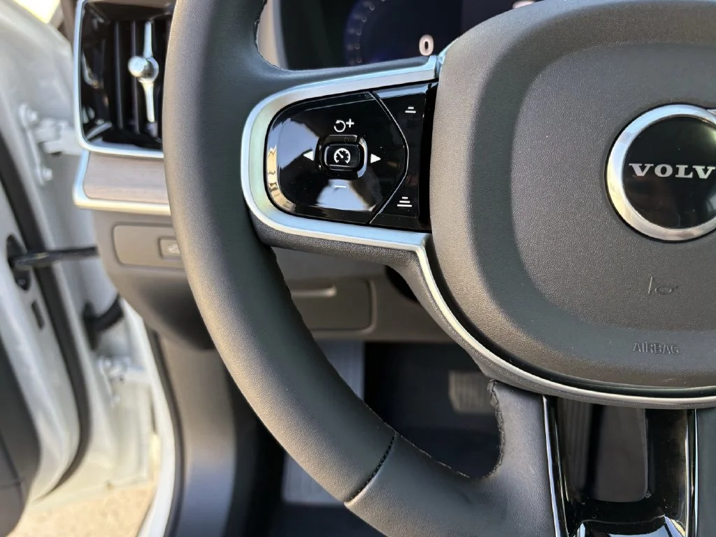 New 2026 Crystal White Volvo Plus image 16