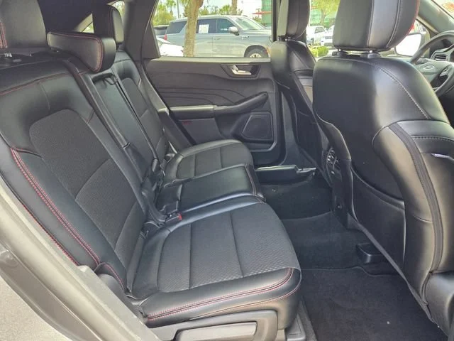 2025 Ford Escape ST-Line - Photo 13