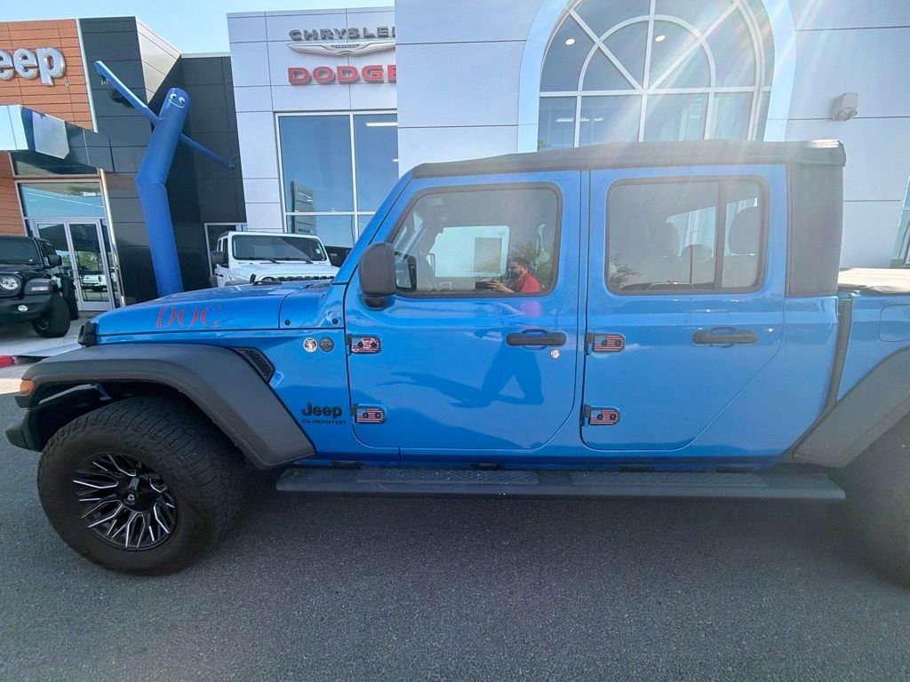 Used 2022 Blue Jeep Sport image 22