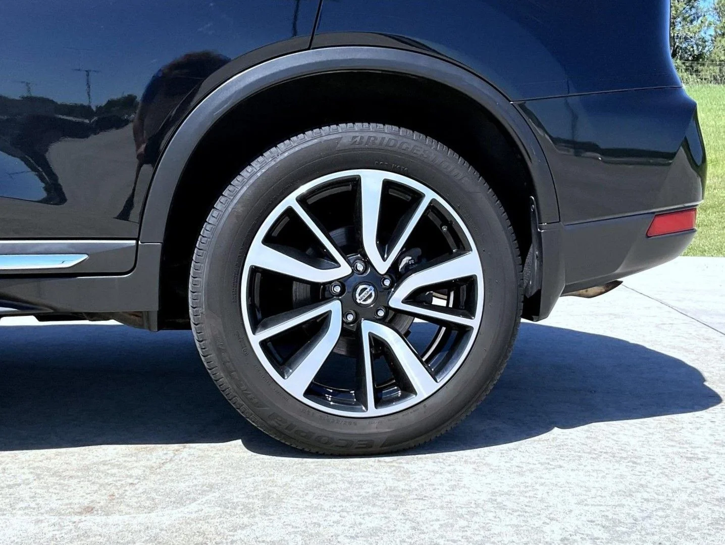 Used 2020 Black Nissan SL image 23