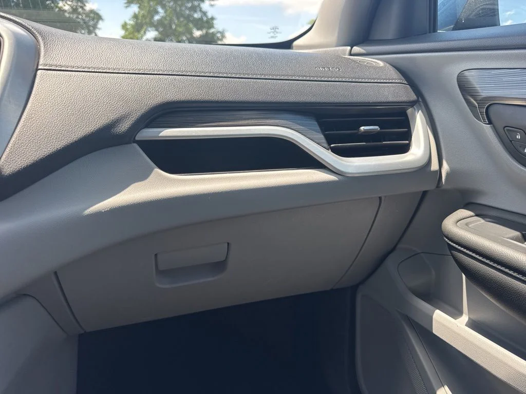 Used 2024 Downpour Metallic GMC SLE image 29