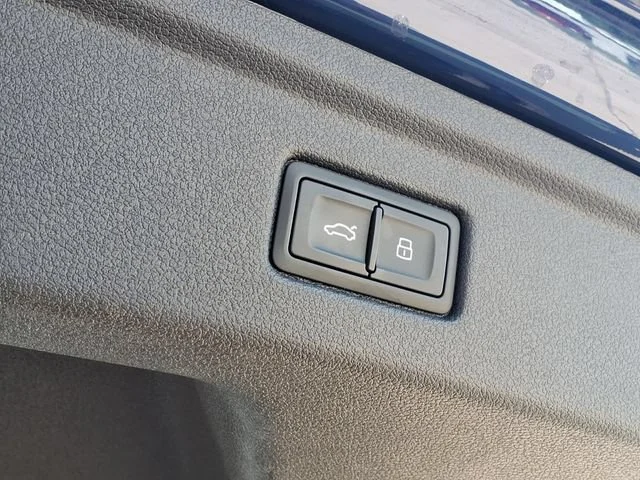 Used 2019  Audi Y image 28
