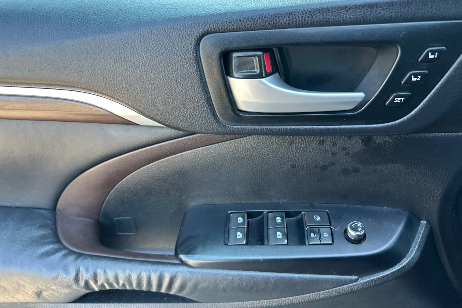 Used 2015 Predawn Gray Mica Toyota Limited image 11