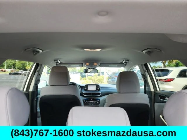 Used 2020 White Hyundai SE image 22