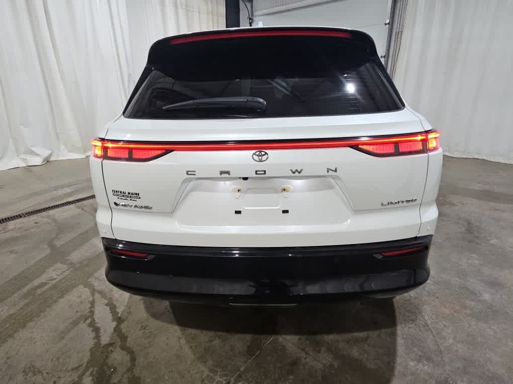 Used 2025 Oxygen White Toyota Limited image 4